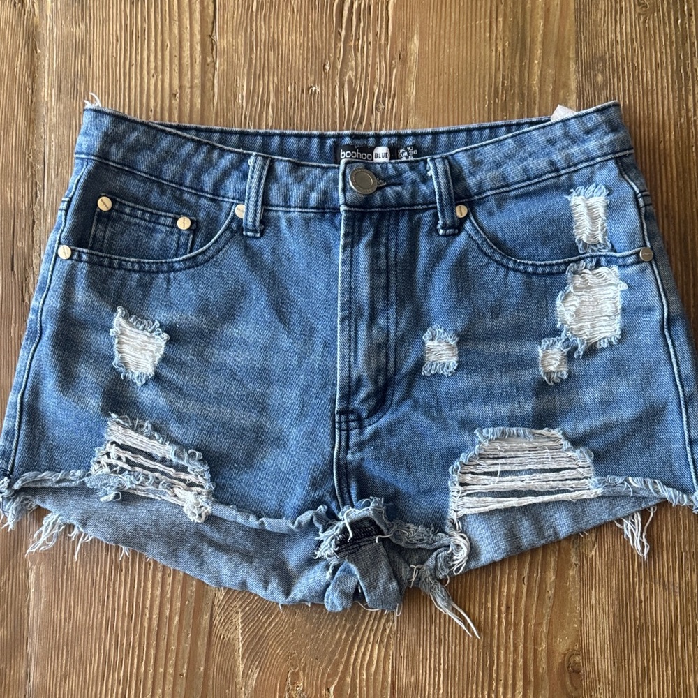 Boohoo Distressed Denim Jean Shorts size 6 30”